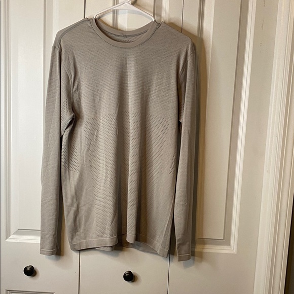 Lululemon Athletica Vent Breathe LS - Picture 2 of 6